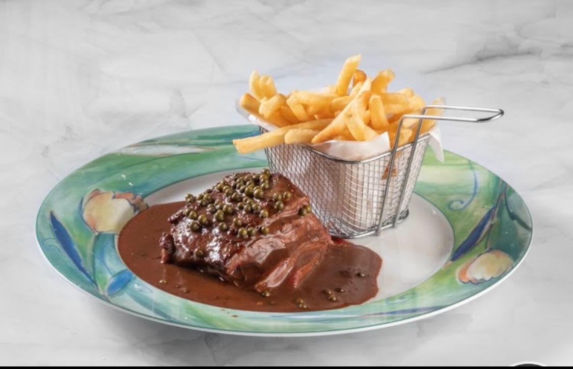 Steak au poivre served with French fries